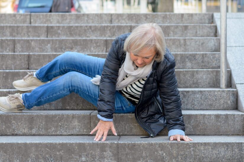 Woman fallen down the stairs Woman fallen down the stairs